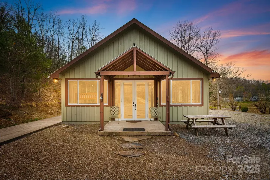 11381 State Hwy 80 N HWY, Burnsville, NC 28714
