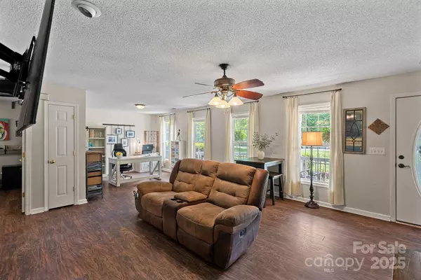Mooresville, NC 28117,160 Kingfisher DR