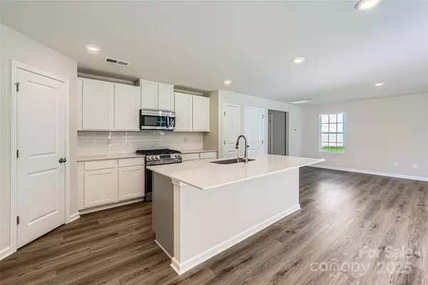 Gastonia, NC 28052,2101 Columbidae LN