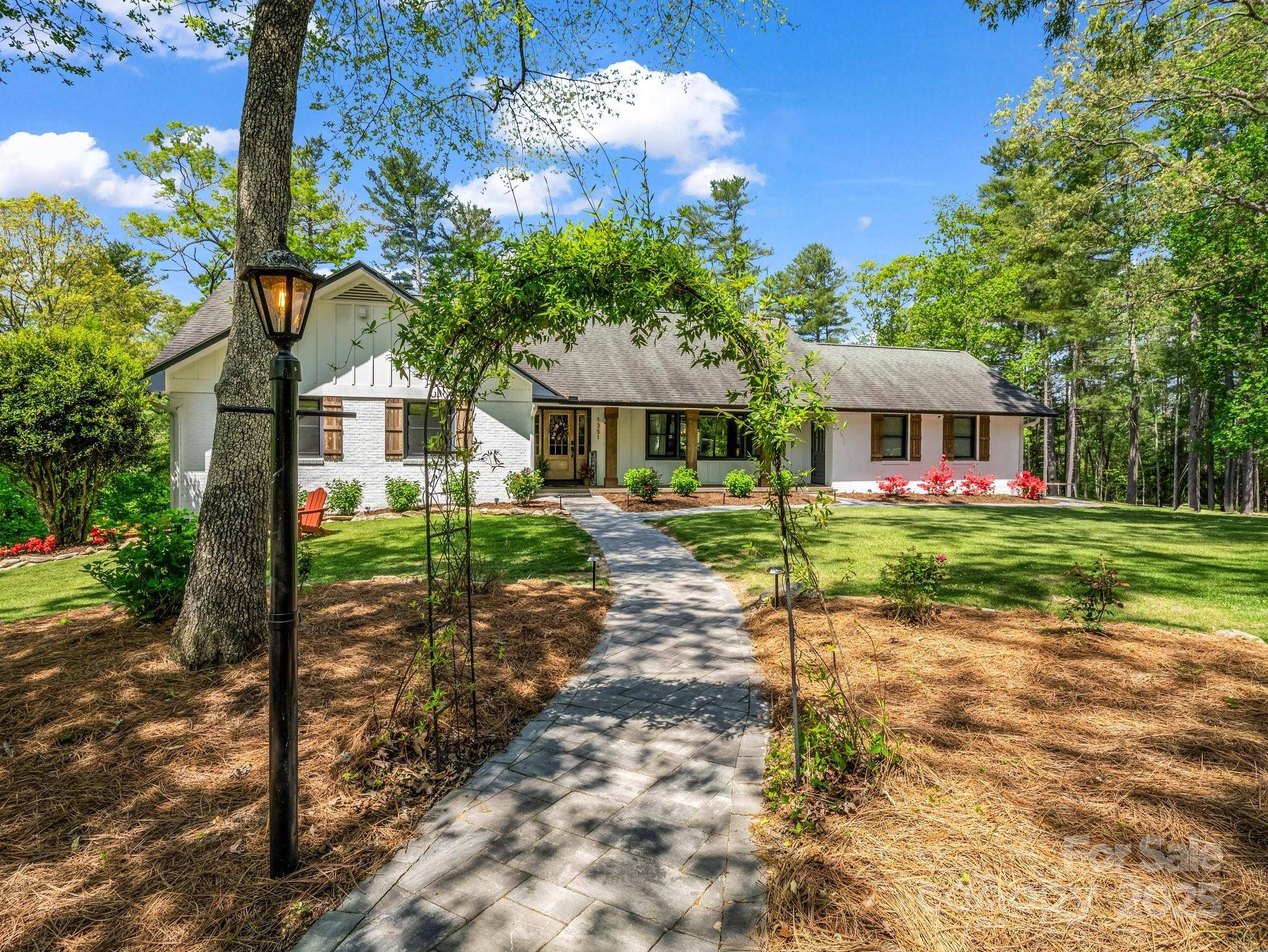 1351 Chanteloup DR, Hendersonville, NC 28739