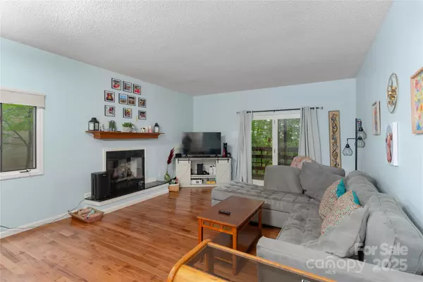 Asheville, NC 28805,305 Piney Mountain DR #R1