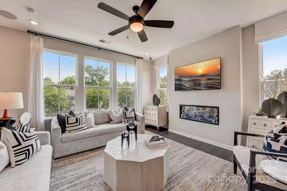 Davidson, NC 28036,326 Catawba AVE