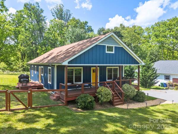80 New Salem RD, Swannanoa, NC 28778