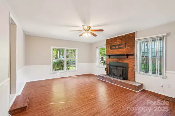 Charlotte, NC 28215,6807 Woodfield DR