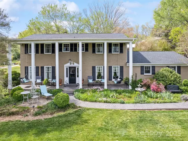 60 Club Knoll AVE, Waynesville, NC 28786
