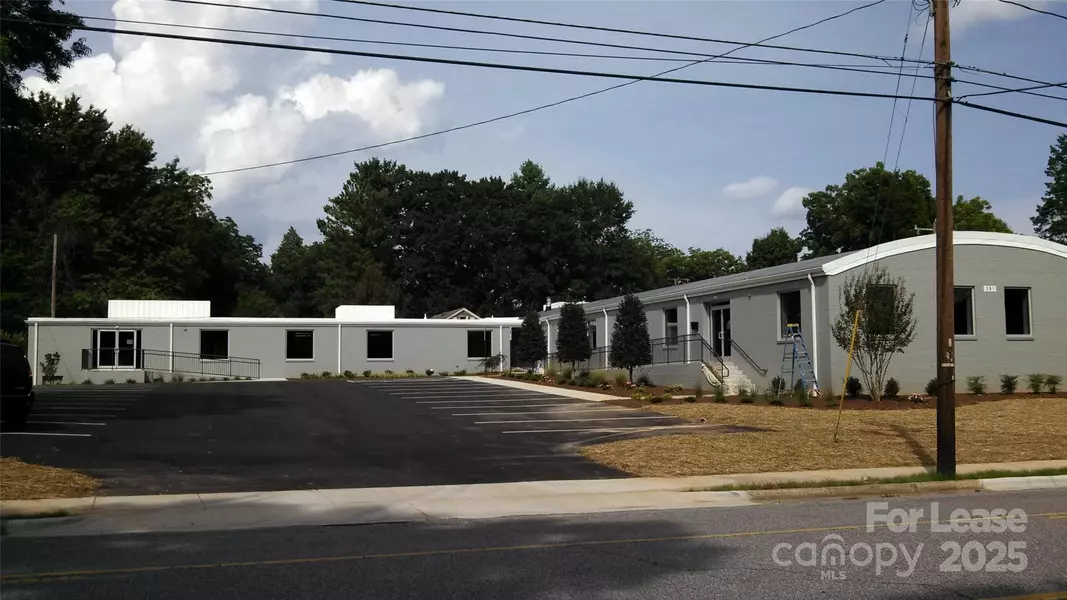 391 10th Avenue DR NE, Hickory, NC 28601