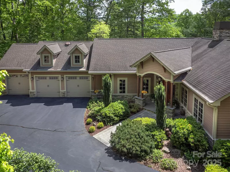 168 Chattooga RUN, Hendersonville, NC 28739
