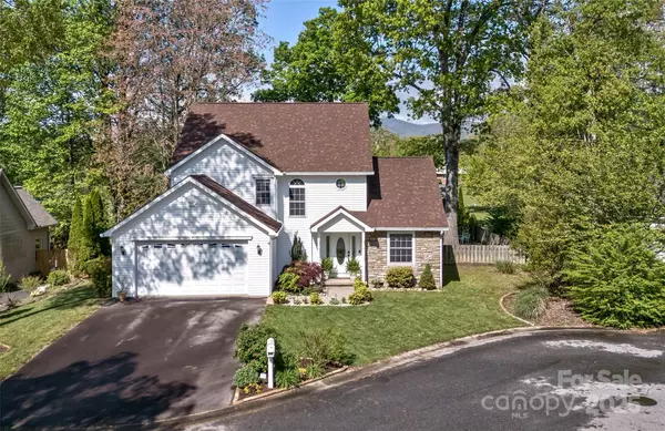301 Theron CT, Candler, NC 28715