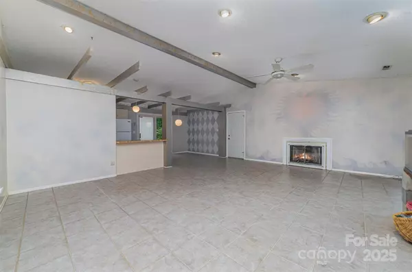 Charlotte, NC 28211,6443 Round Hill RD