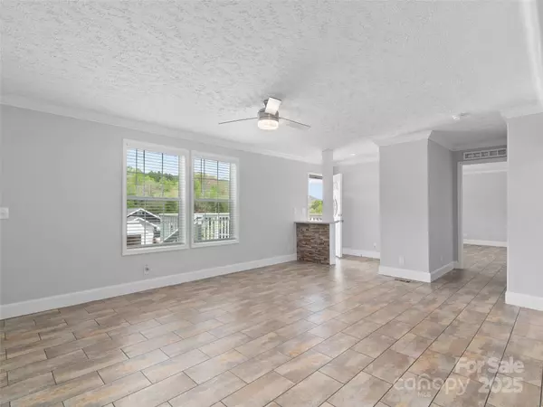 Waynesville, NC 28786,51 Blazing TRL