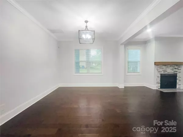 Charlotte, NC 28214,911 Balsam TER