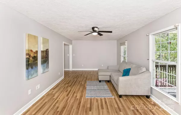 Asheville, NC 28805,689 New Haw Creek RD