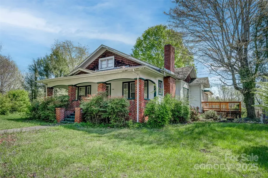 296 Anderson ST, Mars Hill, NC 28754