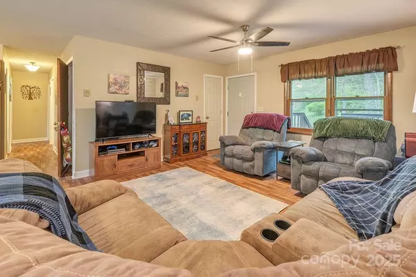 Clyde, NC 28721,44 Arrowhead ST