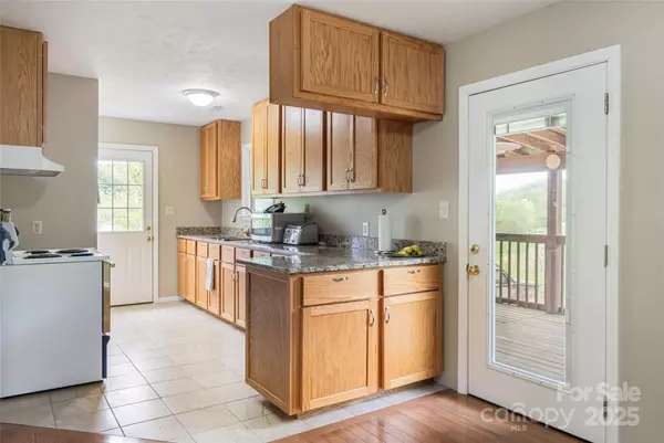 Candler, NC 28715,281 Curtis Creek RD