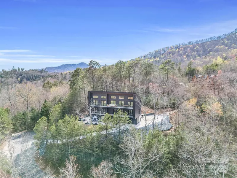 138 Waters Edge CT, Lake Lure, NC 28746