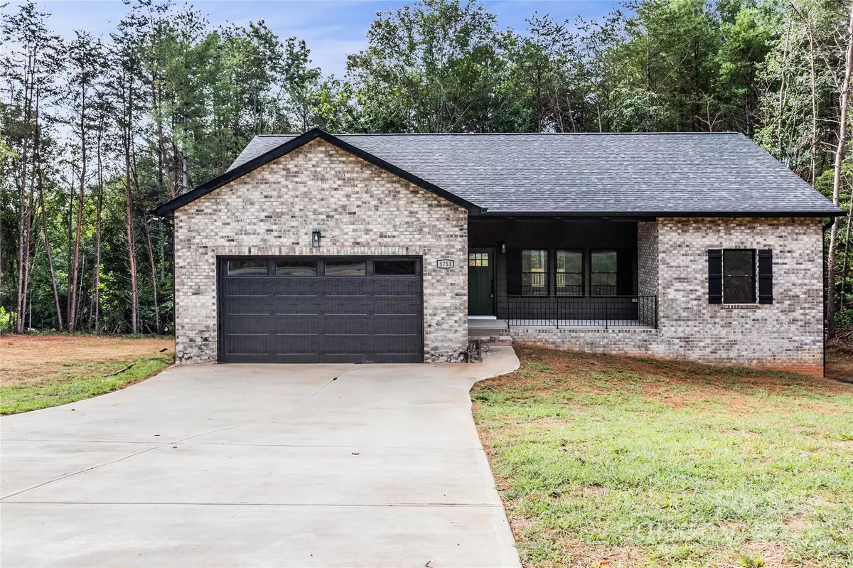 Hickory, NC 28601,5751 Selkirk DR