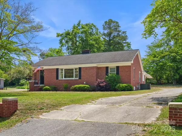 Kershaw, SC 29067,613 W Pine ST