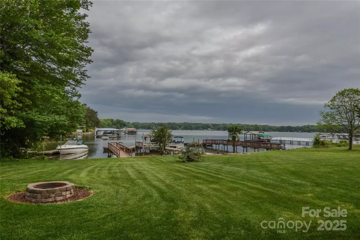 Sherrills Ford, NC 28673,7942 Vista View DR