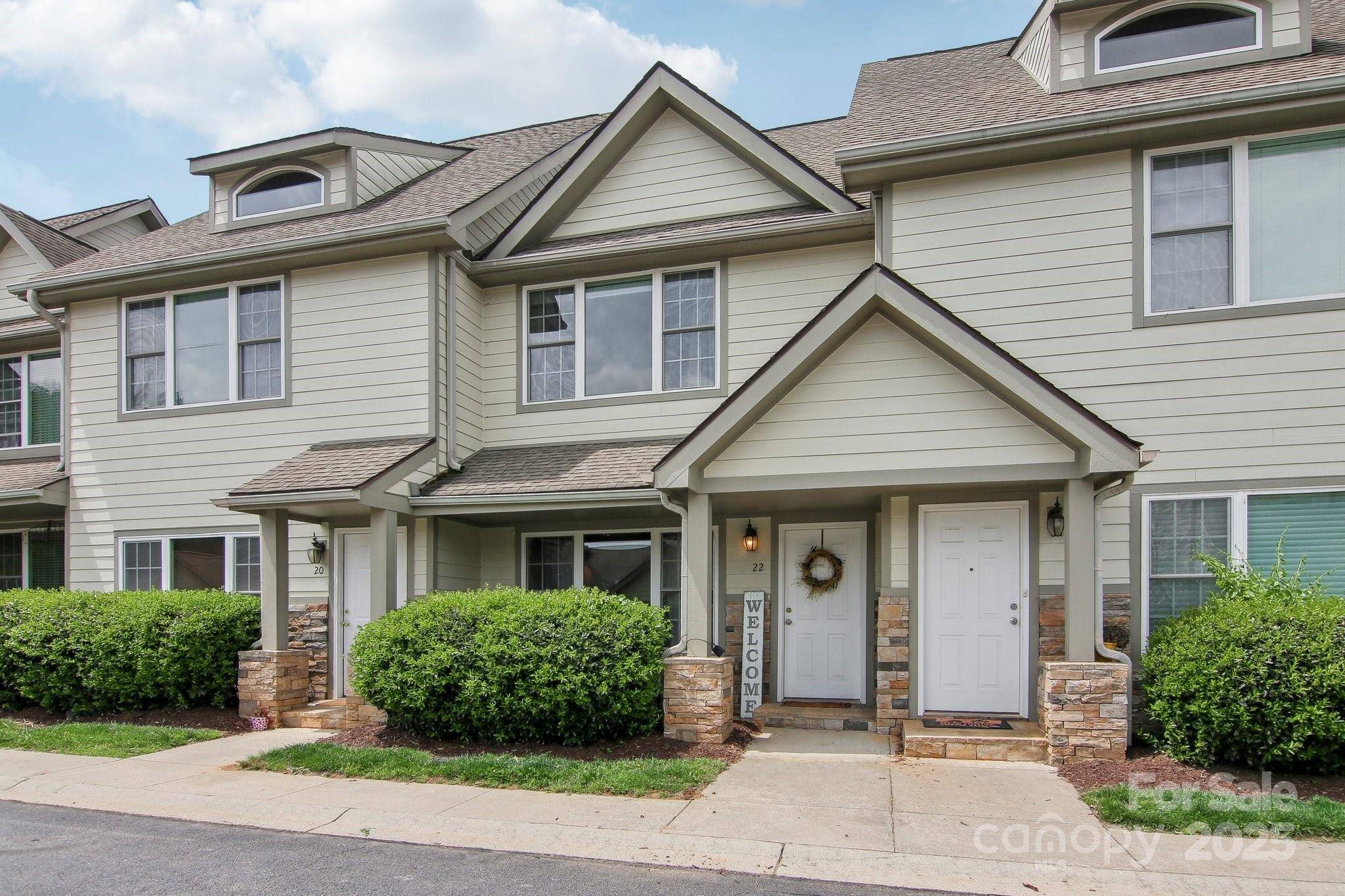 22 Rotunda CIR, Asheville, NC 28806