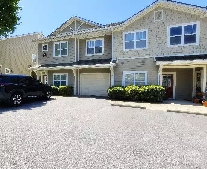 93 Foxden DR #101, Fletcher, NC 28732