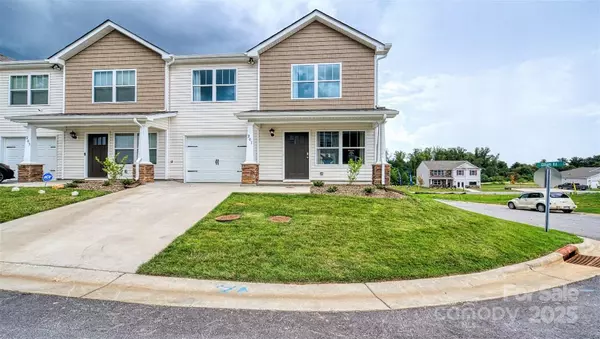 79 Clear Creek LN, Waynesville, NC 28785