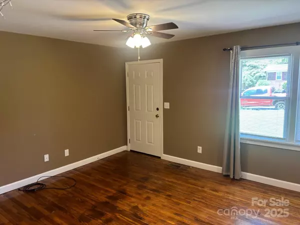 Shelby, NC 28150,907 McGowan RD