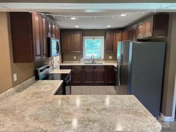 Shelby, NC 28150,907 McGowan RD