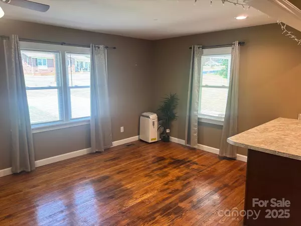 Shelby, NC 28150,907 McGowan RD