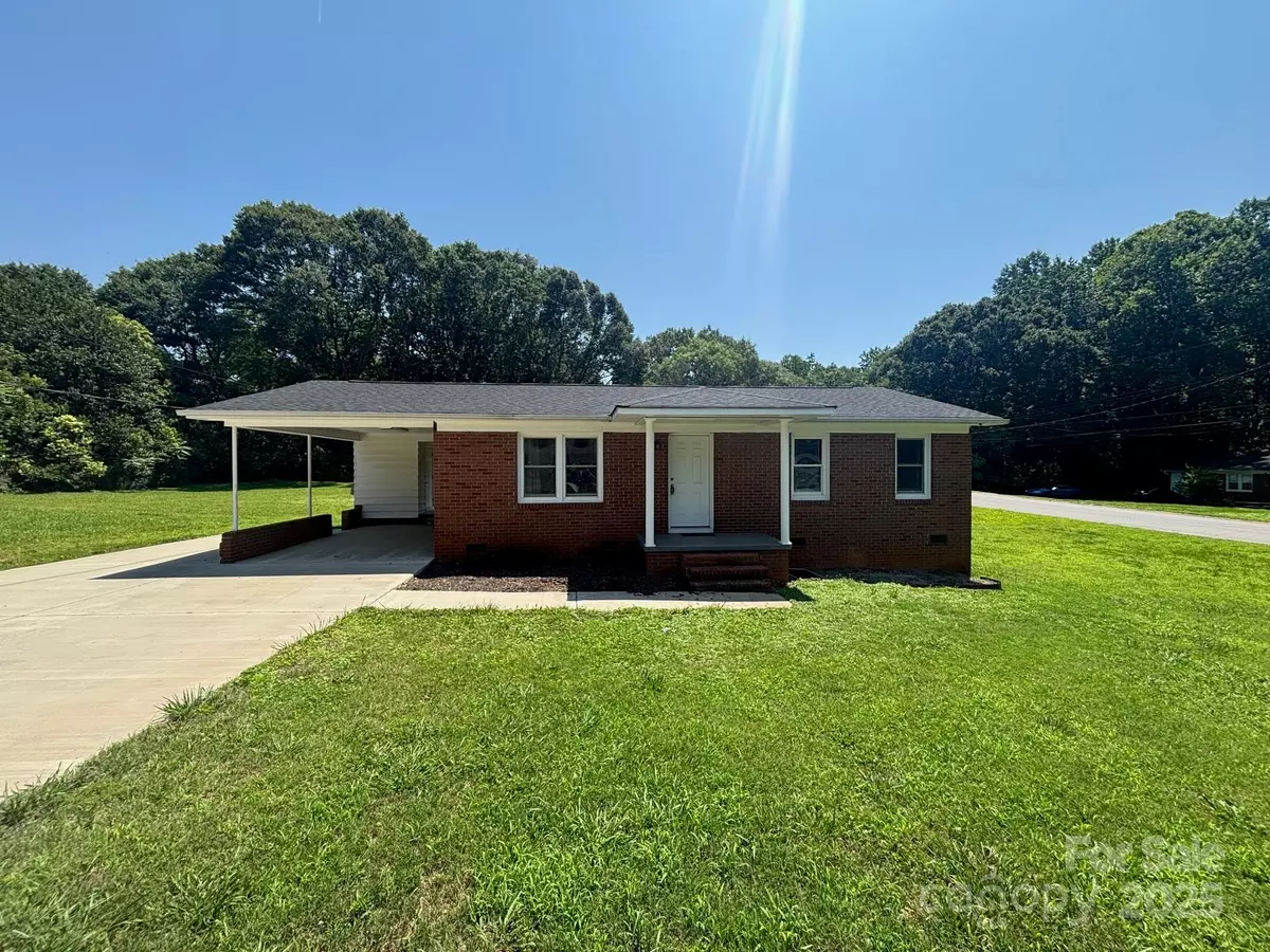 Shelby, NC 28150,907 McGowan RD