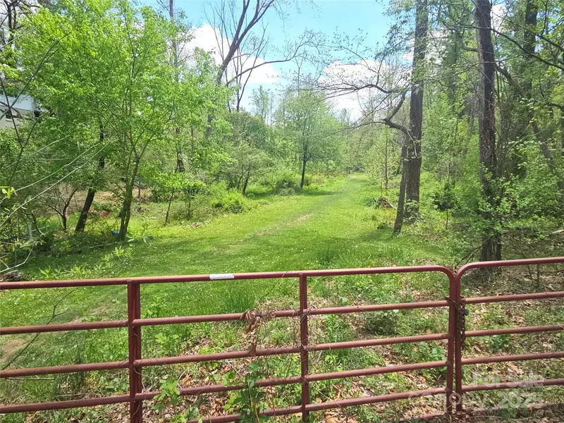 99999 Hillside TER, Asheville, NC 28806