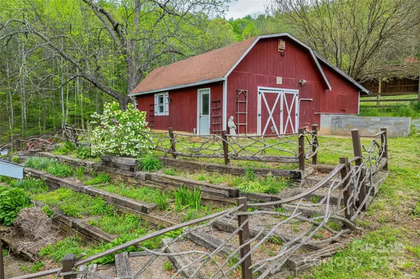 Burnsville, NC 28714,318 Sandy WAY