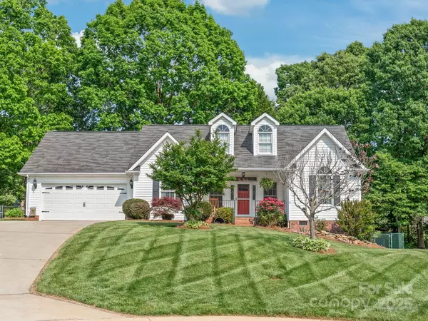 1542 Crowders Woods DR, Gastonia, NC 28052