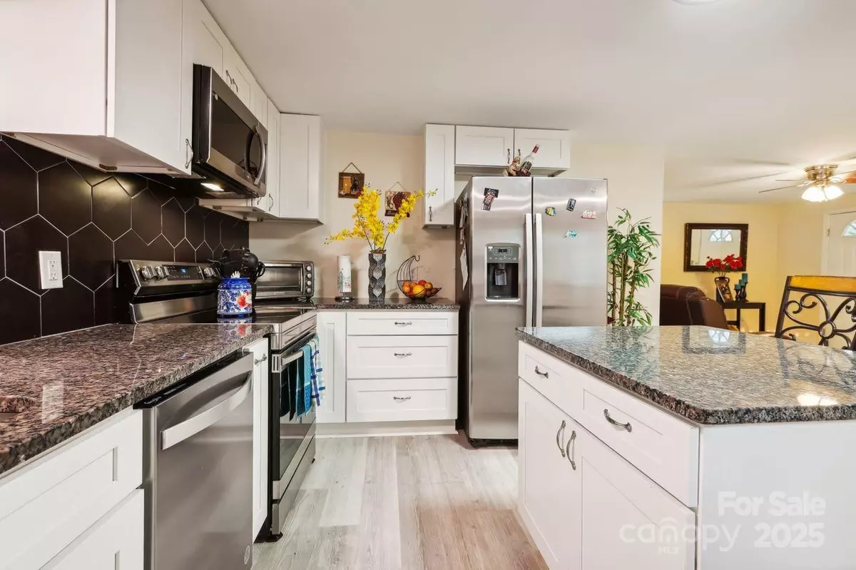 Kannapolis, NC 28083,712 Grace AVE
