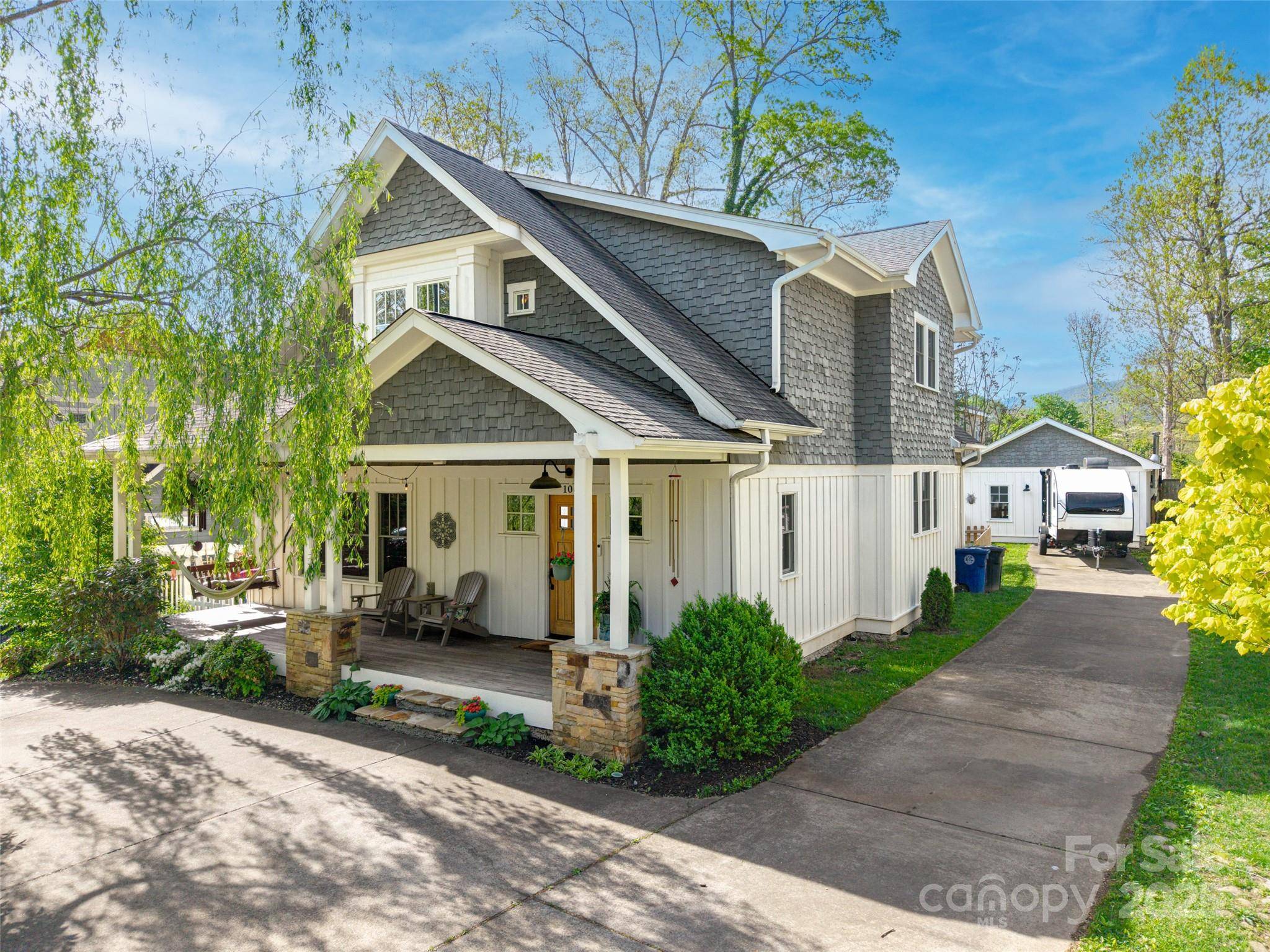 Black Mountain, NC 28711,106 4th ST