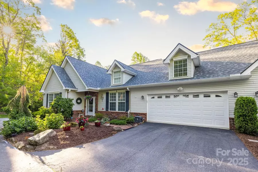 127 Poppy LN, Asheville, NC 28803