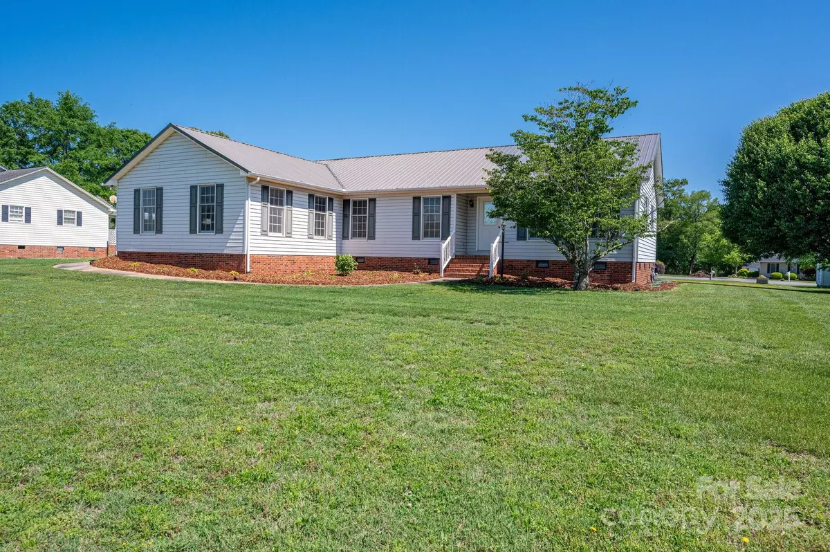 Shelby, NC 28152,727 Skinner RD