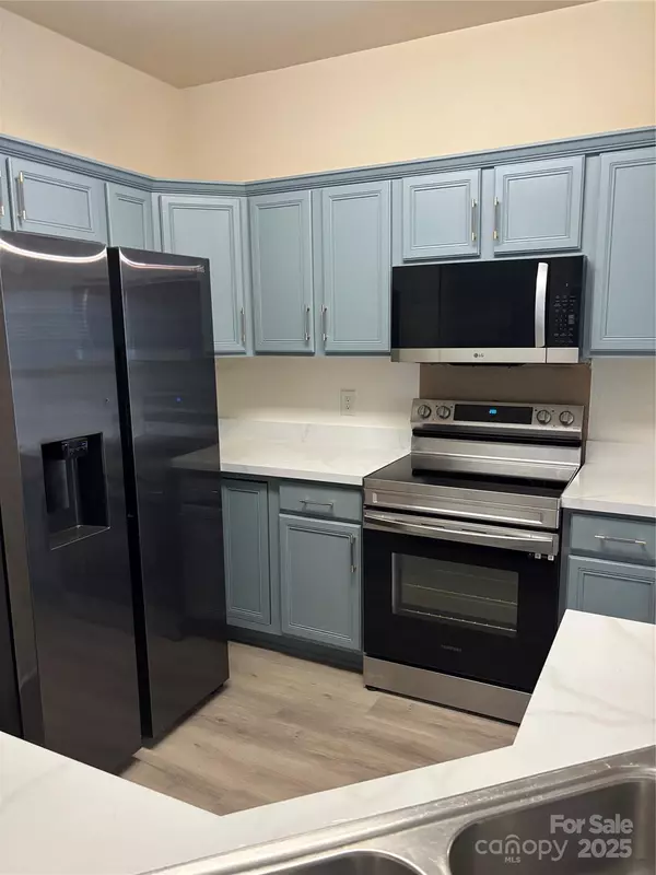 Charlotte, NC 28215,8259 Carob Tree LN