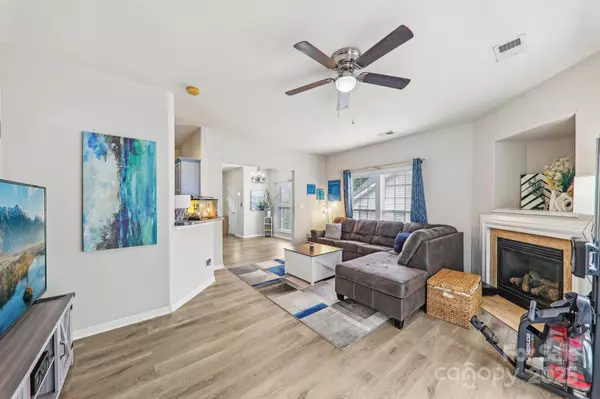 Charlotte, NC 28215,8259 Carob Tree LN