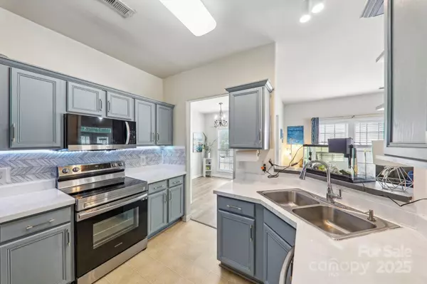 Charlotte, NC 28215,8259 Carob Tree LN
