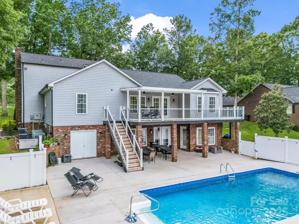 Lincolnton, NC 28092,208 Wellington DR