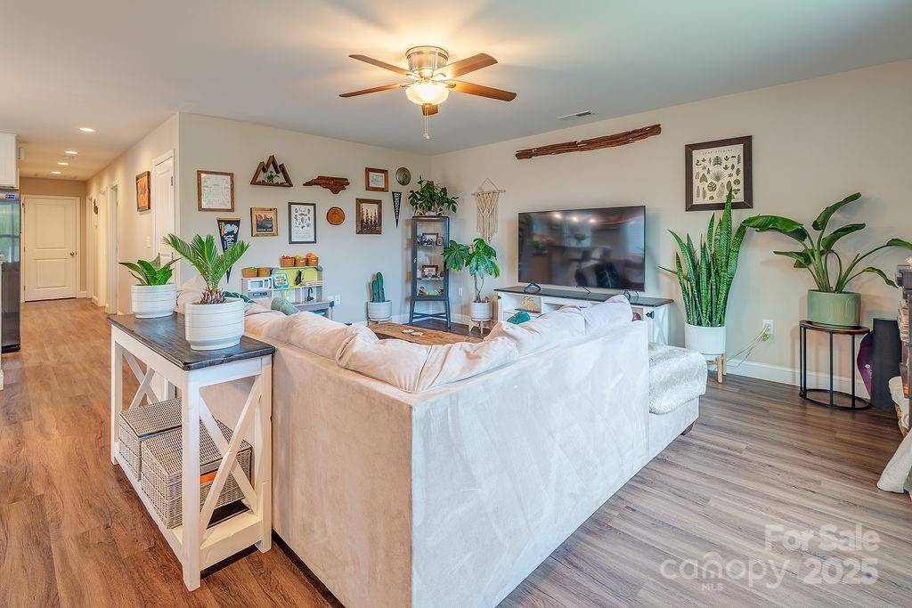 Swannanoa, NC 28778,10 Half Moon DR
