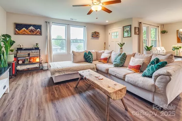 Swannanoa, NC 28778,10 Half Moon DR