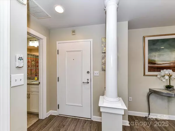Charlotte, NC 28202,718 W Trade ST #704