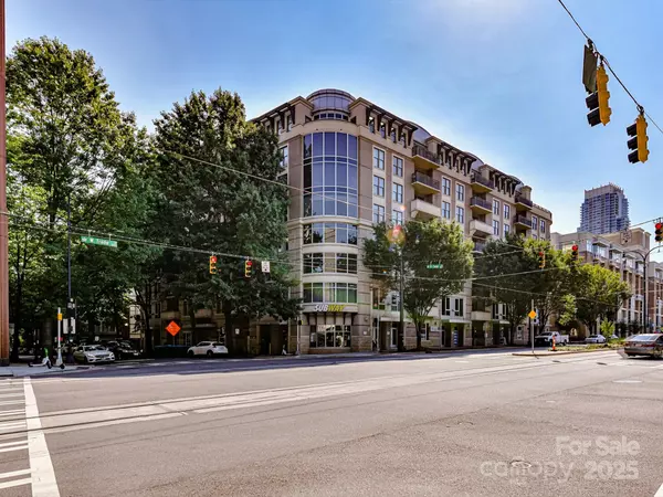 Charlotte, NC 28202,718 W Trade ST #704