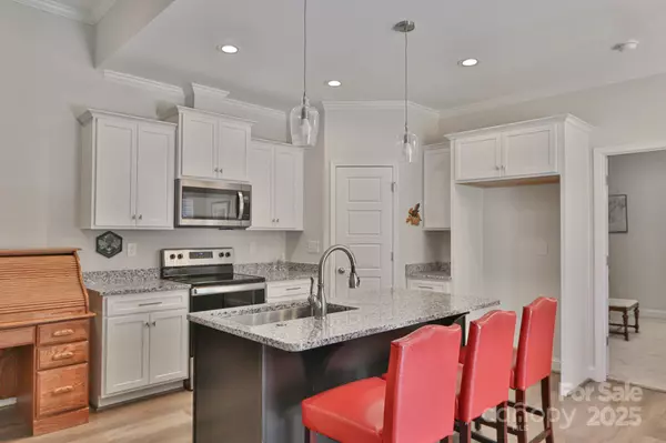 Yadkinville, NC 27055,439 Fernwood DR