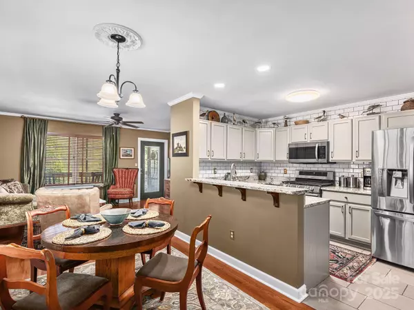Hendersonville, NC 28739,252 Wash Creek DR #A