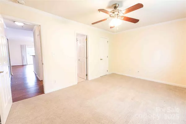 Charlotte, NC 28202,525 N Graham ST #3F