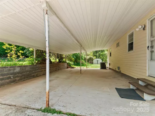 Waynesville, NC 28786,1446 Camp Branch RD