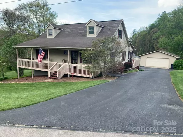 107 Buckner DR, Roan Mountain, TN 37687